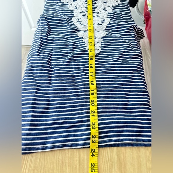 NEW Talbots 100% Linen Stripe Embroidered Floral Tunic Top in Navy Sz Medium - Picture 7 of 10